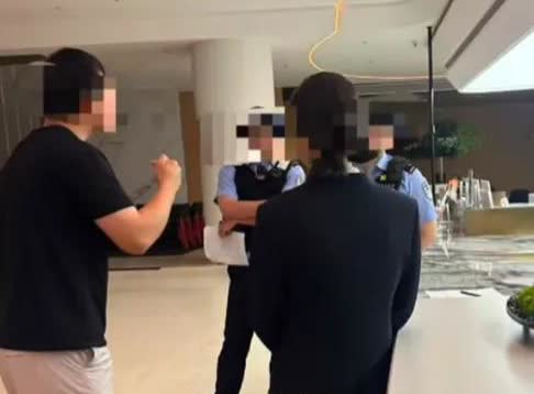 “太吓人！”6月10日，浙江丽水，小情侣住酒店，酒后不小心将玻璃台灯打碎，跟酒店