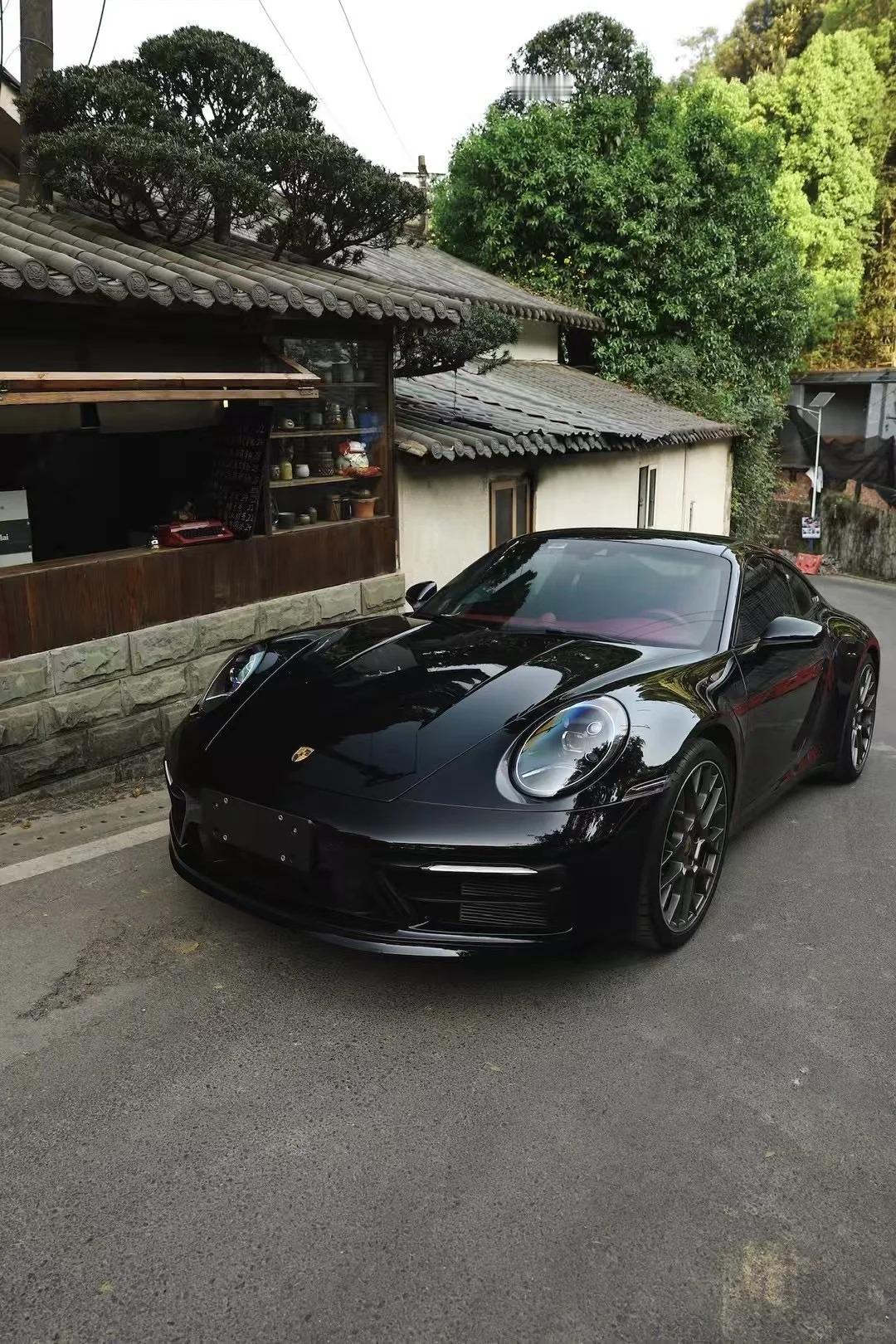 早上好，今天为大家带来的“早餐”是黑武士992s绝美车片