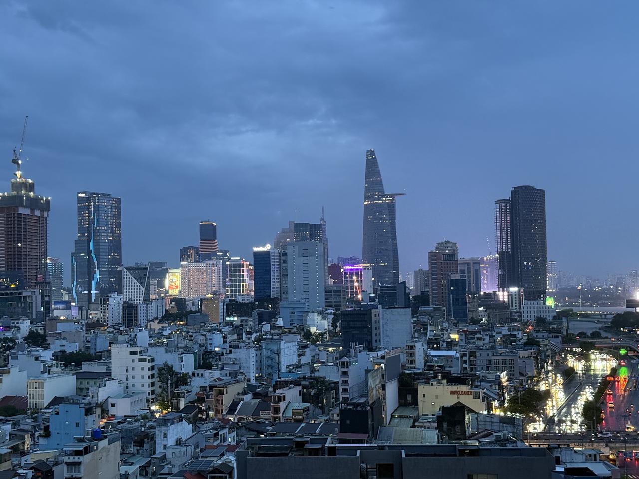 这次来越南，从南到北跑了5个城市，有都市河内胡志明，也有山城大叻，也有海城岘港芽