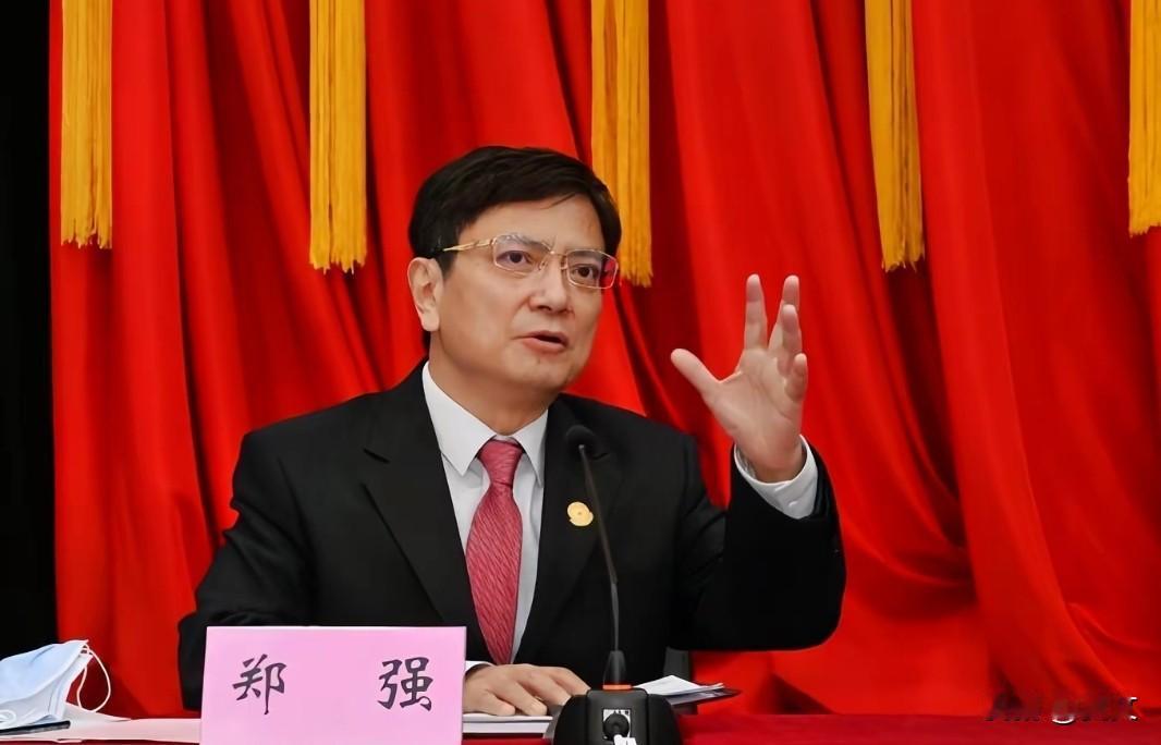 郑强算得上优秀的教育家吗？看完这“硬核履历”再喷不迟！朋友们，这两天刷到一个