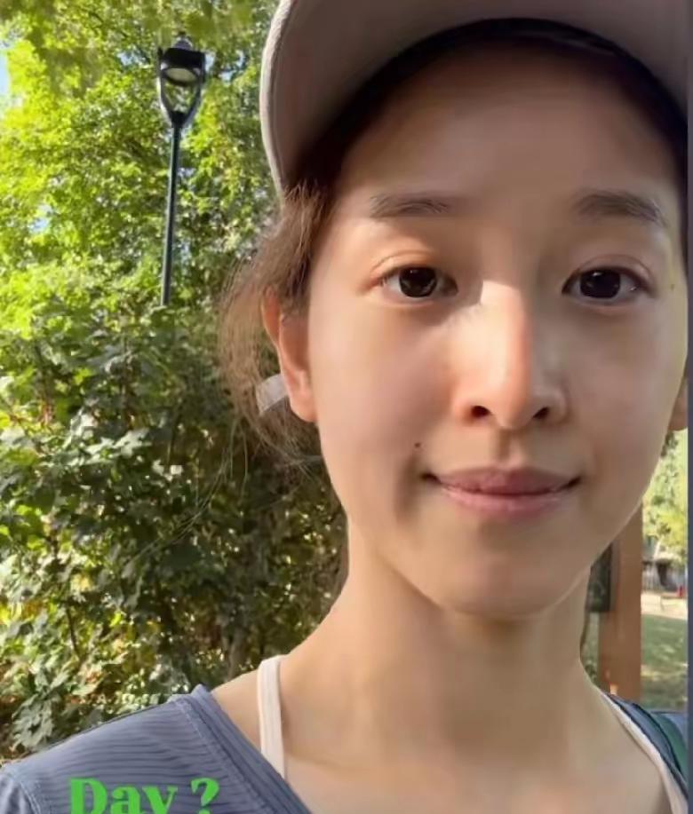 章泽天越来越爱运动，不是跑步就是爬山。运动能加压，可能章泽天的压力太大了。从我