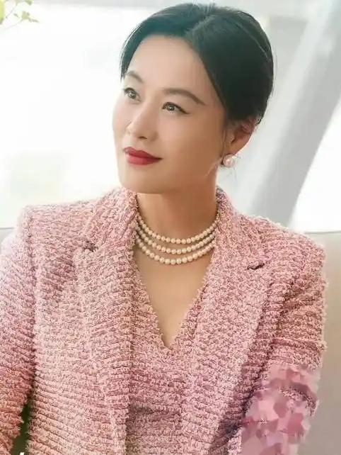 演员邬君梅说：“我从小就觉得我自己会有孩子，我肯定是个特别好的妈，我结婚挺晚的，