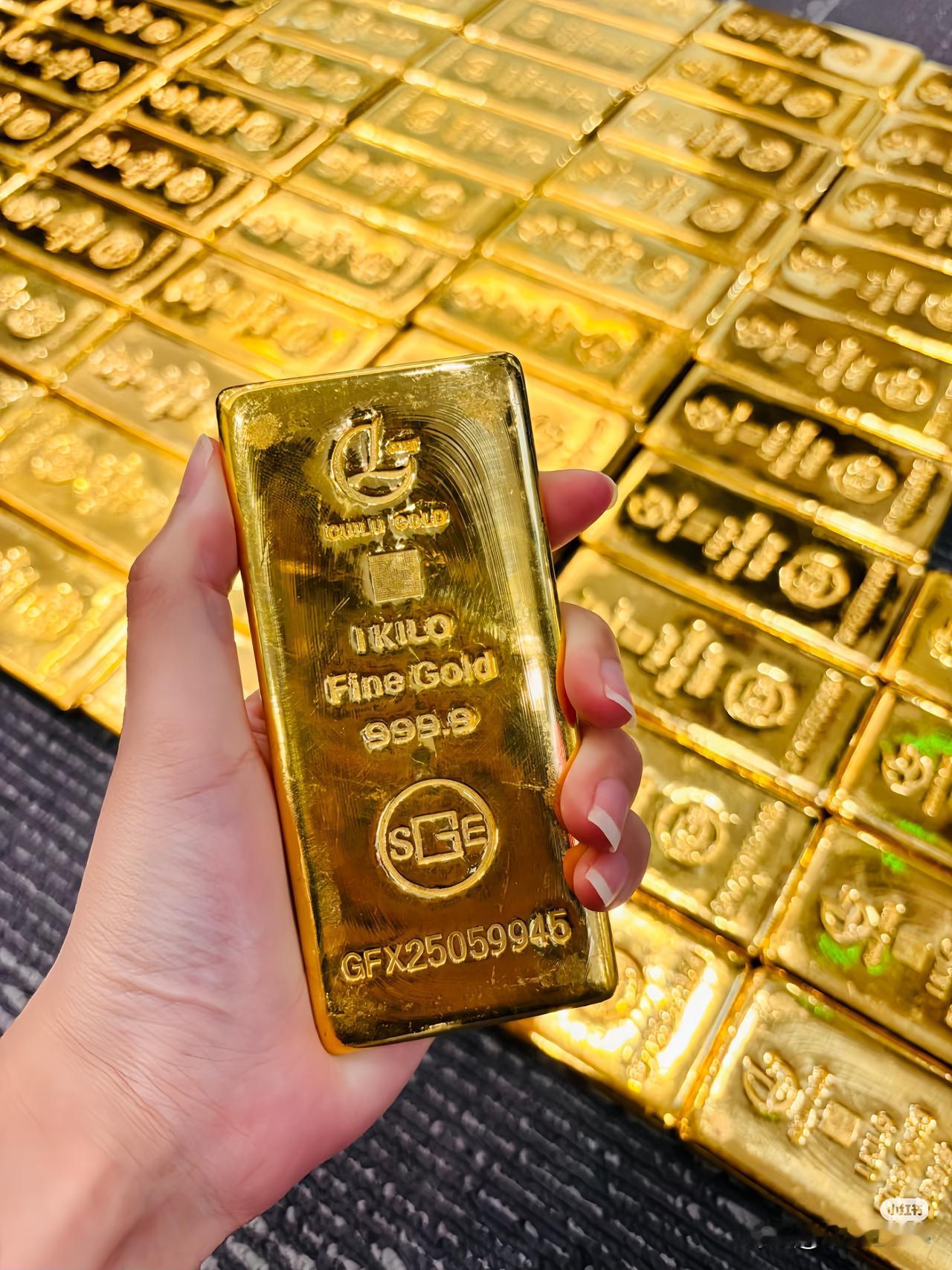 黄金暴涨的背后，是美国收割全世界的惊天大局。按照现在的形势继续下去，黄金应该是会