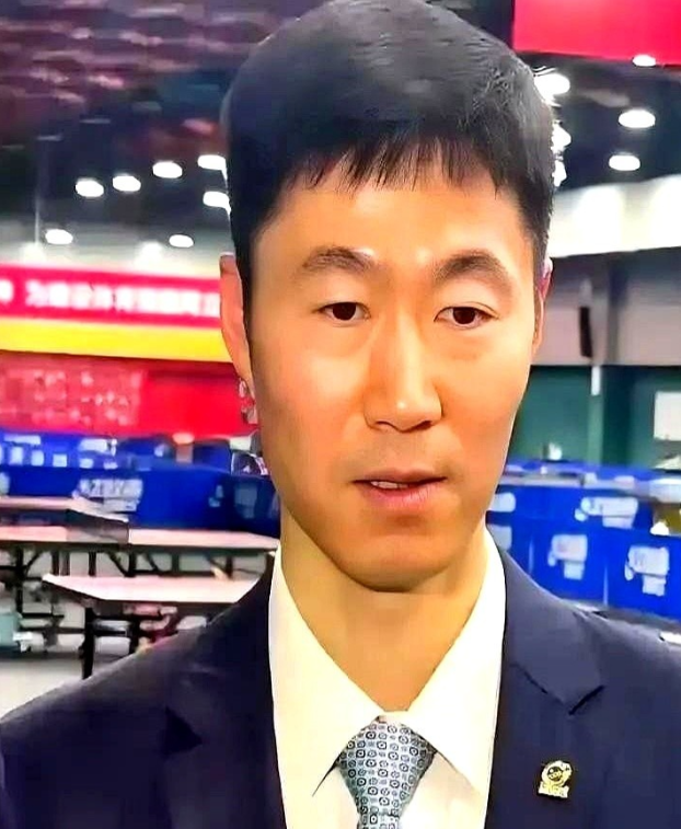 又被王励勤狠狠地上了一课！不得不说，王励勤是个真正为乒乓球队做事的人，从他让