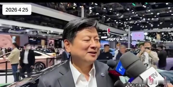 国民党总召傅崐萁来北京看车展了。面对媒体的采访，傅崐萁掩盖不住对祖国大陆车企的赞