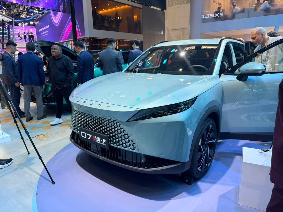 2026北京车展，奇瑞展台几乎全都是老外…奇瑞还非常用心的用英文引导牌来指引展