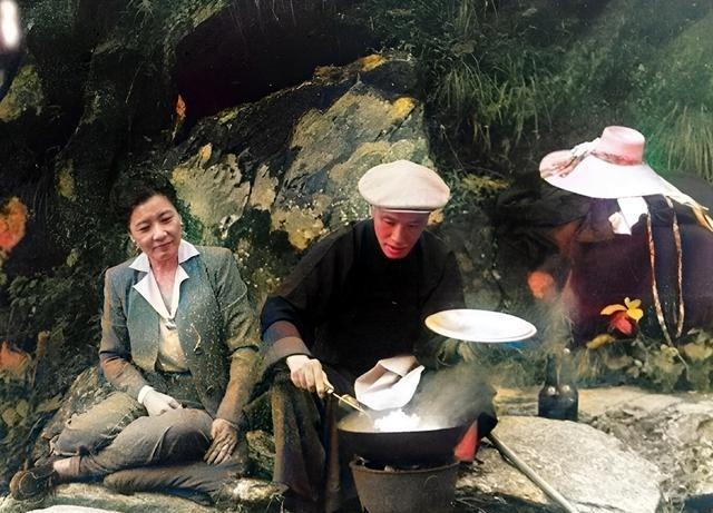 蒋中正一生吃过的山珍海味不计其数，可是他最喜欢吃的还是最简单的蛋炒饭。许多人只知