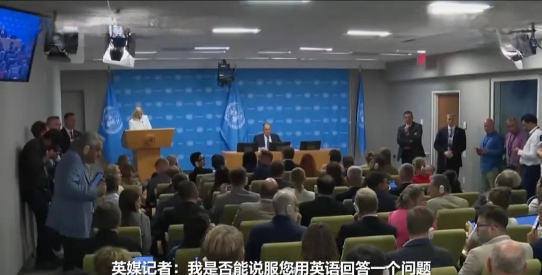 英国记者提问翻车现场，拉夫罗夫可不惯着！英国记者采访俄罗斯外长拉夫罗夫，居然直接