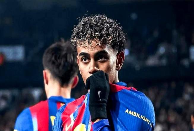 还在说这赛季五大联赛提前结束没悬念？英超西甲现在杀得脸都红了。拜仁领先多特