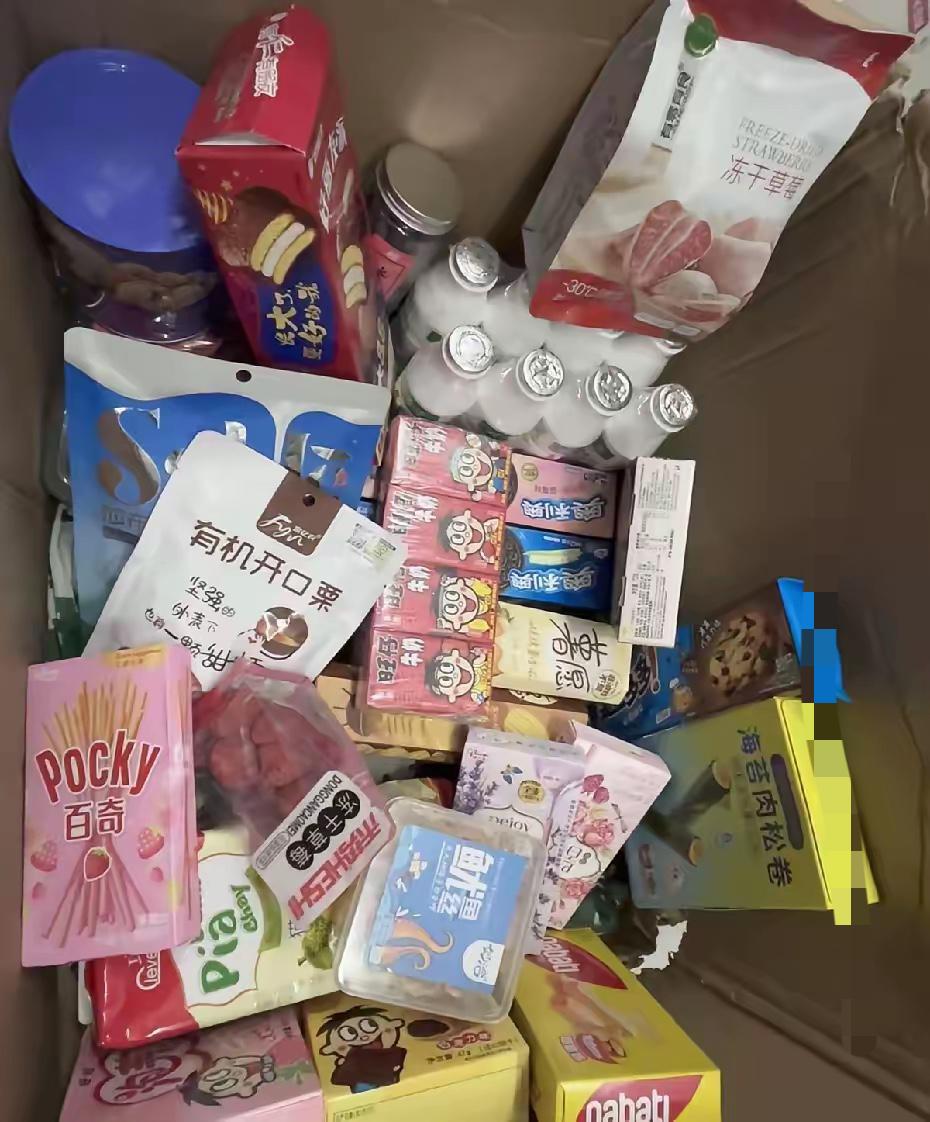 我家女婿年年中秋两手空空，却最孝顺别人家的女婿过节走亲戚，都是大包小包、月饼