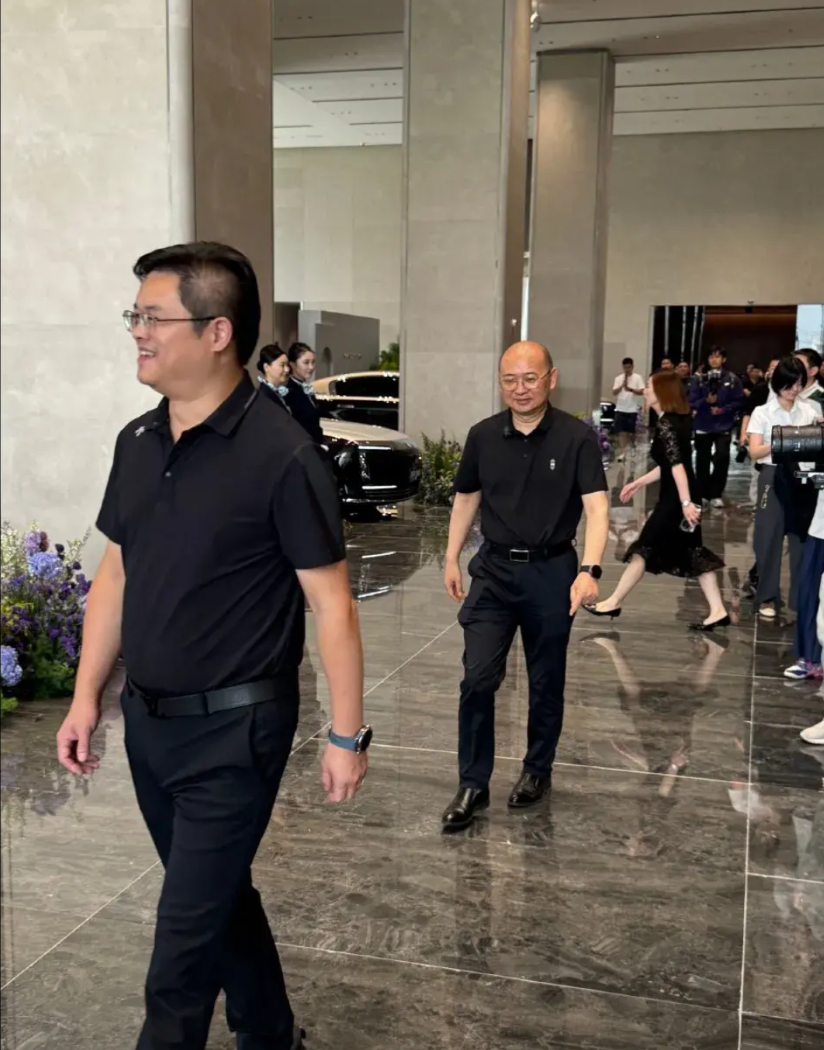 尊界s800今天正式交付了！交付仪式，江汽集团老总项兴初（厅级大佬）亲自坐镇