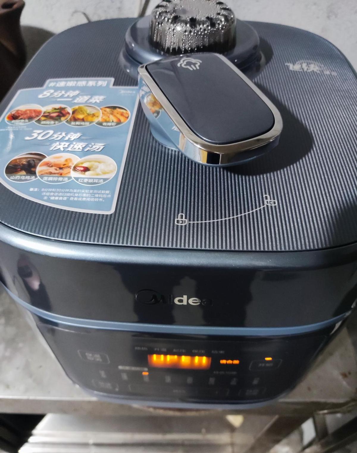 别信“高端涂层”那套，锅里刮出渣了你吃的是塑料吗？不锈钢内胆一擦就亮，用十年不