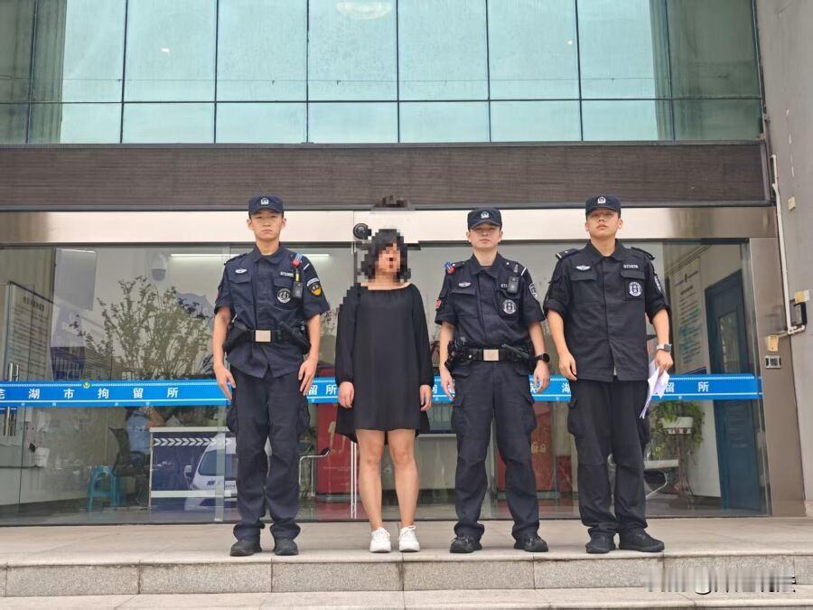 安徽南陵，村民张某怀疑刘某萍偷了自己的西瓜，两个人打了一架，民警到来后认定二人为