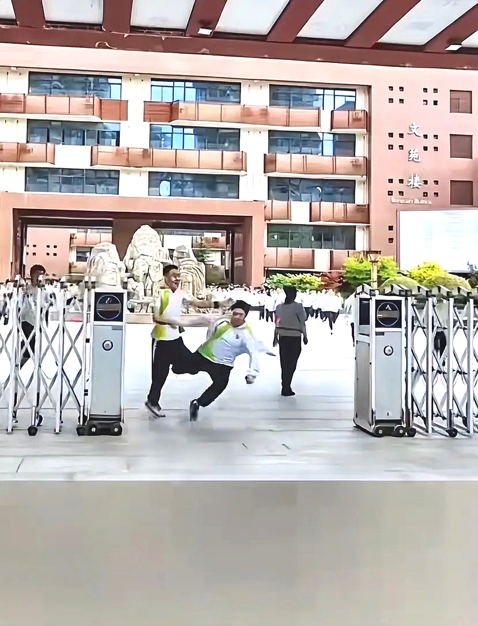 为什么要这样跑，慢慢走不行吗？