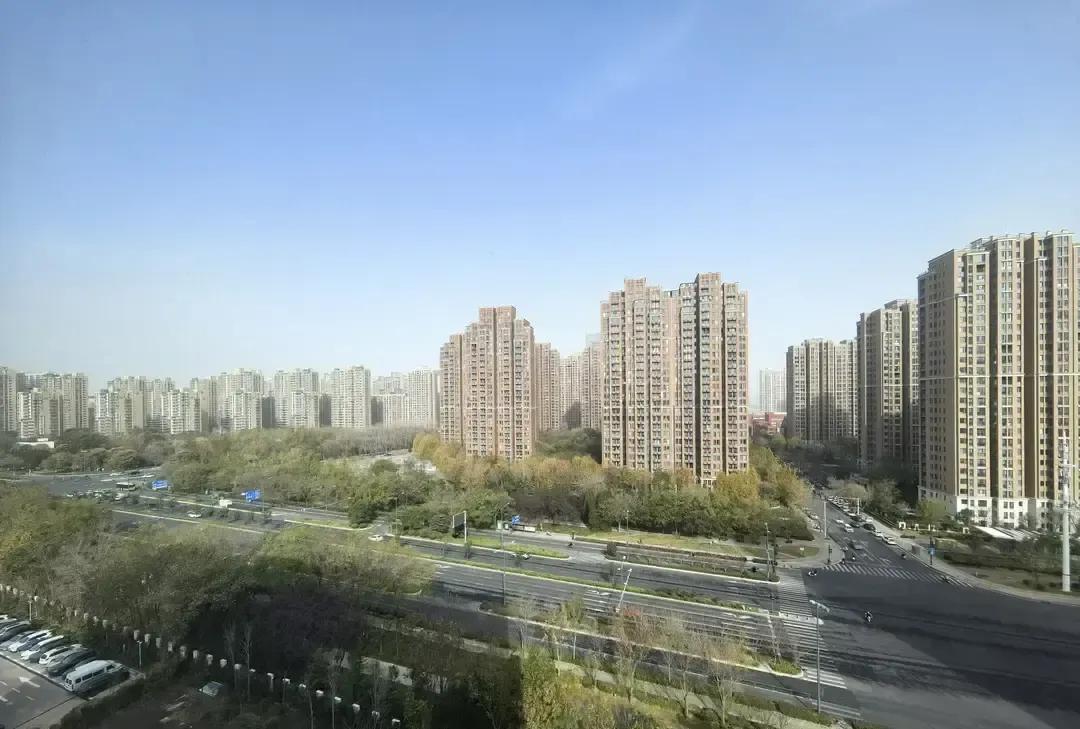 我刷到一个女生每天拍自己六点被柯基踹醒，四十分钟HIIT喘成狗，再被老婆吐槽“周