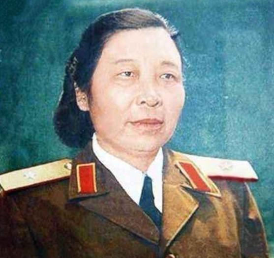 1955年，开国女将军李贞回乡探亲，遇到了打骂她的第一任丈夫古老三，当二人再相见