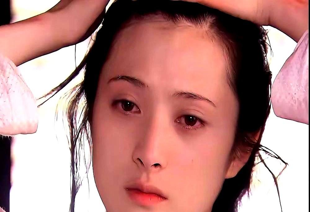隋俊波父亲当年一句话：“这小子不行，分了吧”，硬是拆散了她和靳东。隋俊波哭过
