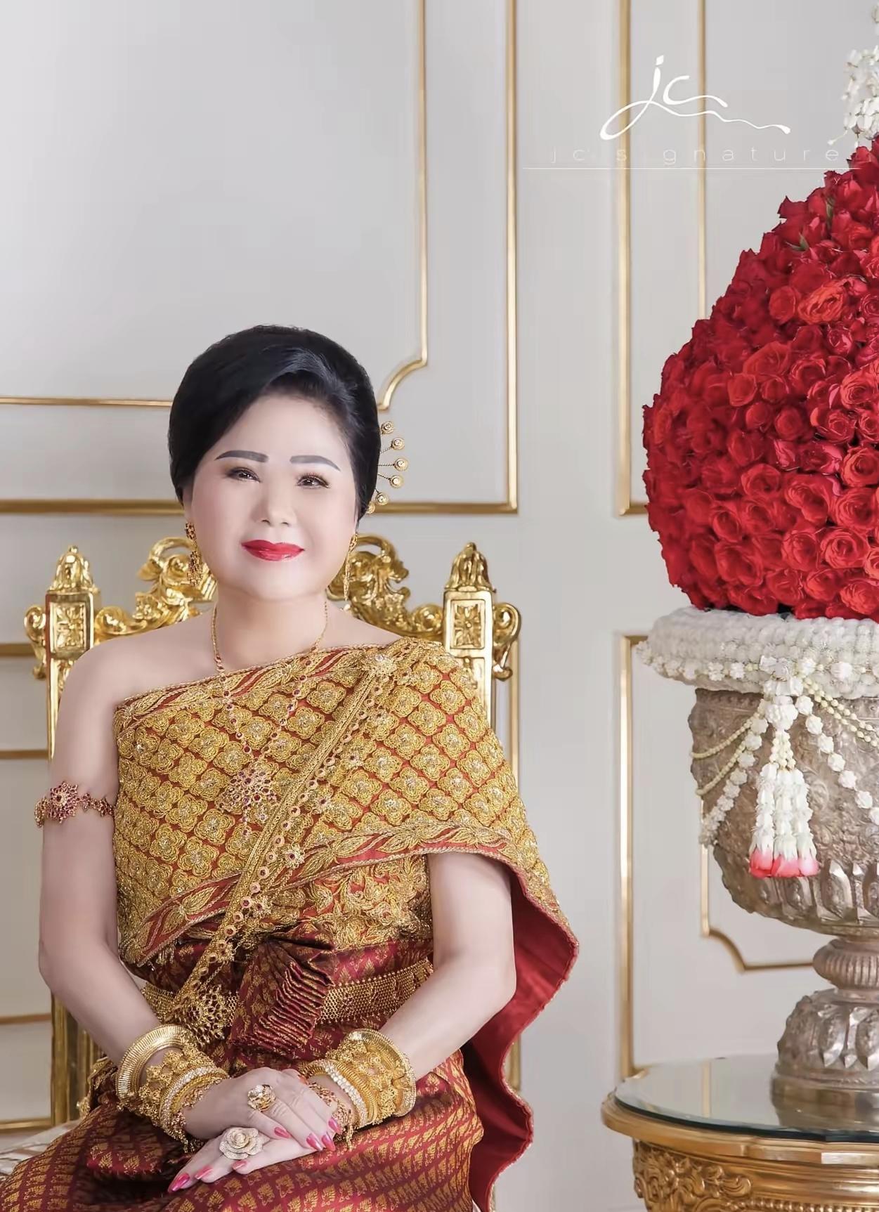 洪森亲王的老婆文拉妮亲王都70多岁了，怎么会有这么白嫩的皮肤？一点儿都不松弛，跟