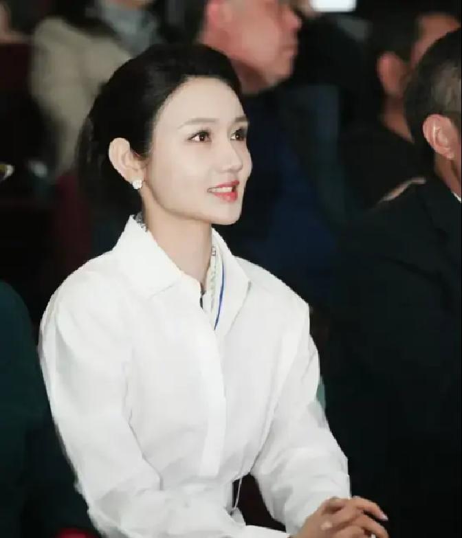 择偶只看脸？她偏不！龙洋在《周末新花young》一句“灵魂得像撒贝宁”把热