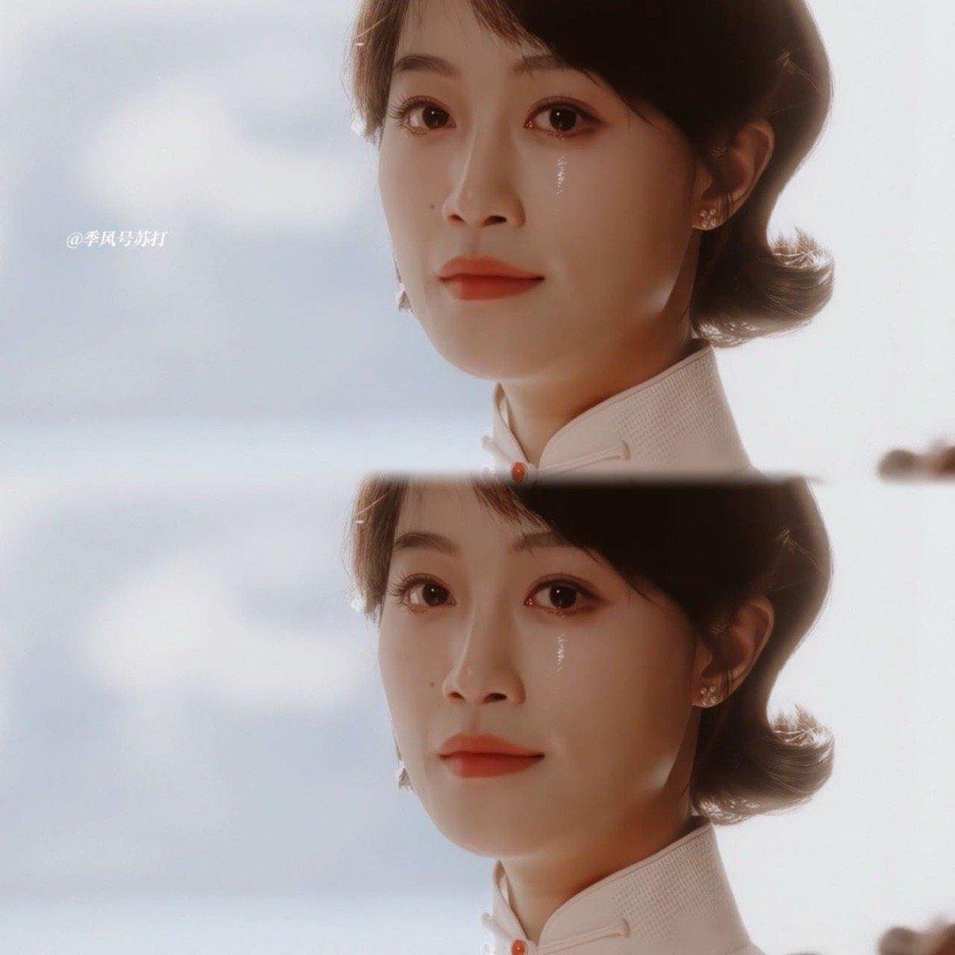 这一刻蓝盈莹真正站在了光里乔音婉的最后时刻，一身月白旗袍，一曲终了，纵身一跃。