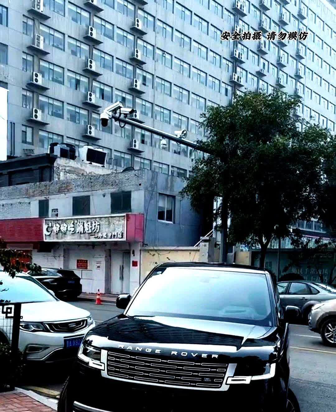 路虎揽胜最新价：116.1万您没有听错，全新路虎揽胜又下调了251万，这下宝