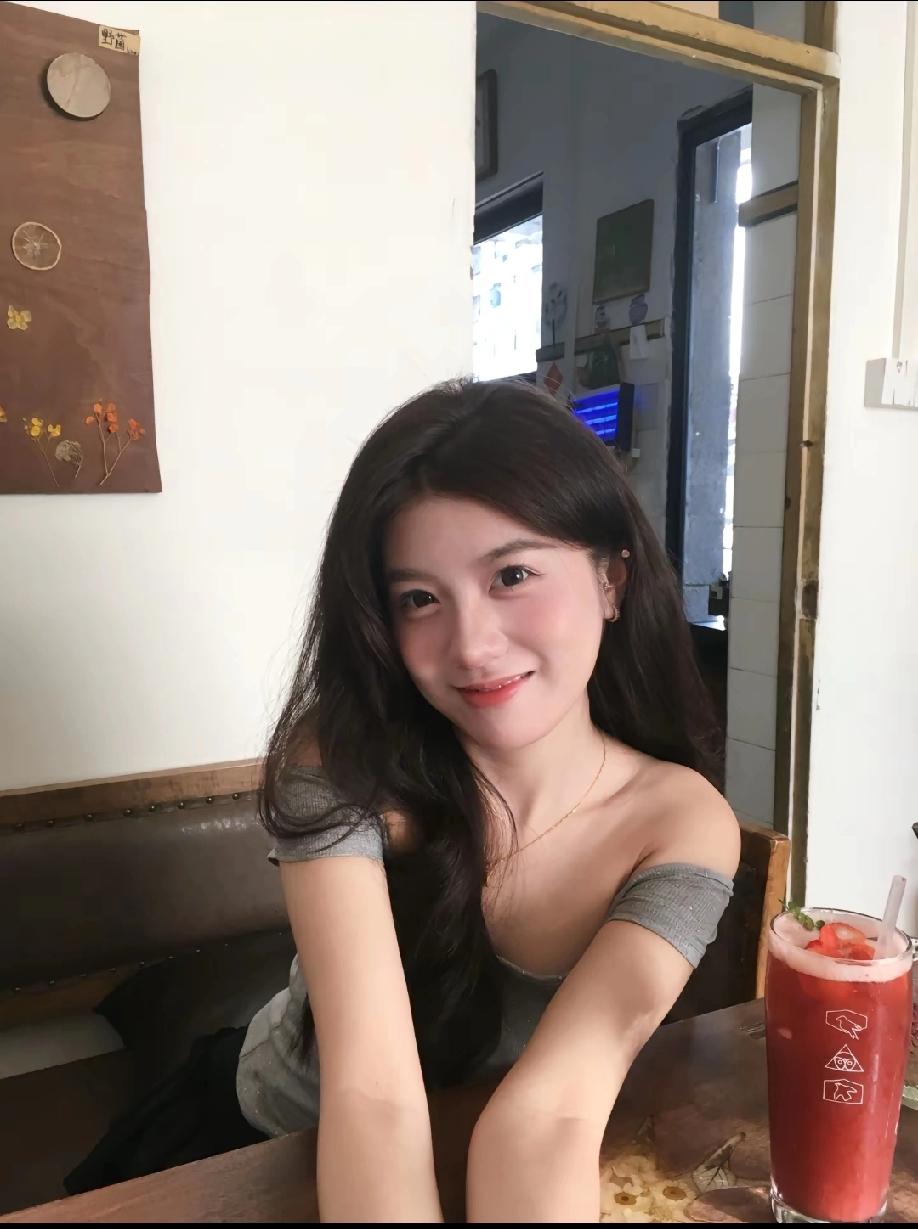 穿过人潮汹涌的遇见认定你是命中的执念不羡他人轰轰烈烈的缘只求与你细水长流