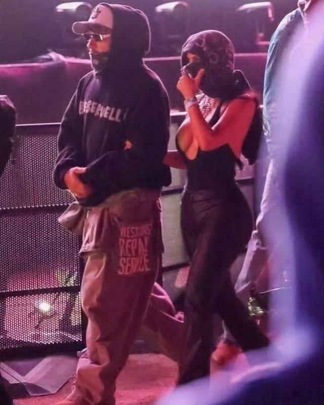 金卡戴珊与男友现身科切拉音乐节金卡戴珊与男友去了科切拉音乐节金卡戴珊与男友去了科