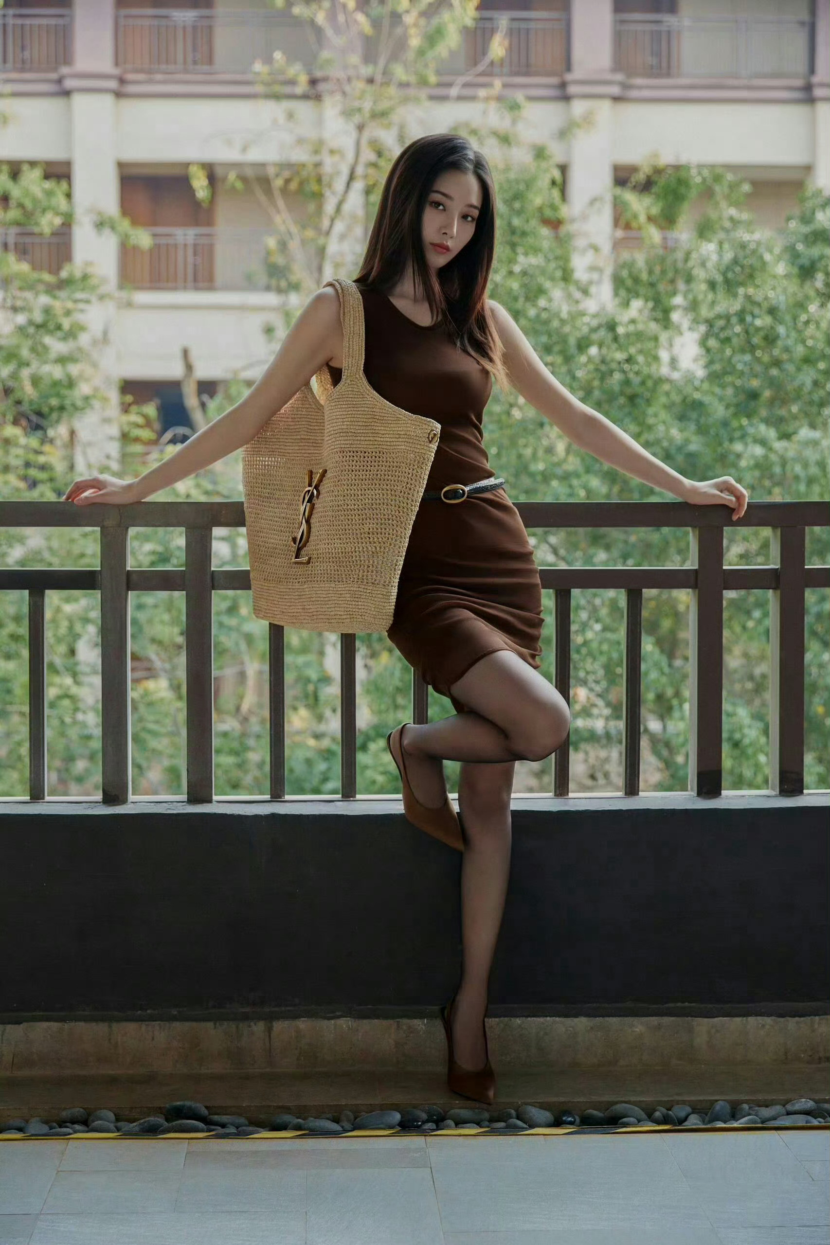 徐艺洋孙怡两位姐姐的黑丝大长腿徐艺洋竟然和孙怡合作过