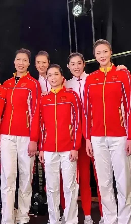 如果能把这5位女排运动员都认出来，承认你是球迷中的佼佼者！仔细看，这5位个个都