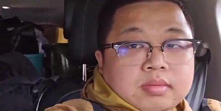 一觉醒来懵圈了！怎么把蓝战非给禁止关注了？作为一个社会底层从没出去旅游过的人，蓝