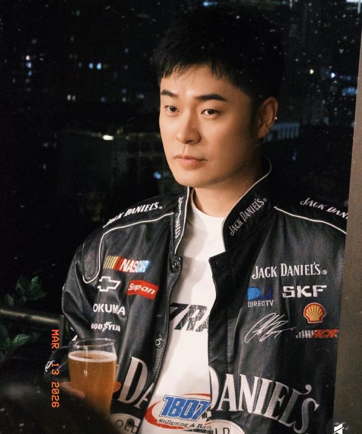 陈赫不演戏，却比所有演员都活得滋润。你还在熬夜背台词，他已经靠玩年入过亿。他