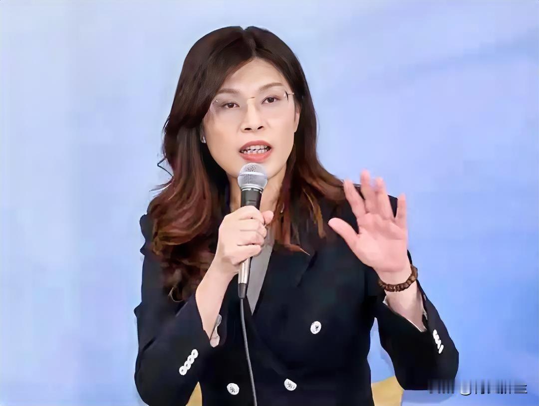 这下郑丽文是真的把棋盘掀了，一边在立法机构跟民众党联手弹劾赖清德，另一边又在地方