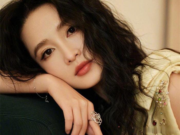 你根本无法想象，李沁到底有多招人喜欢。她，真的经不住深挖...何冰老师自爆：拍《