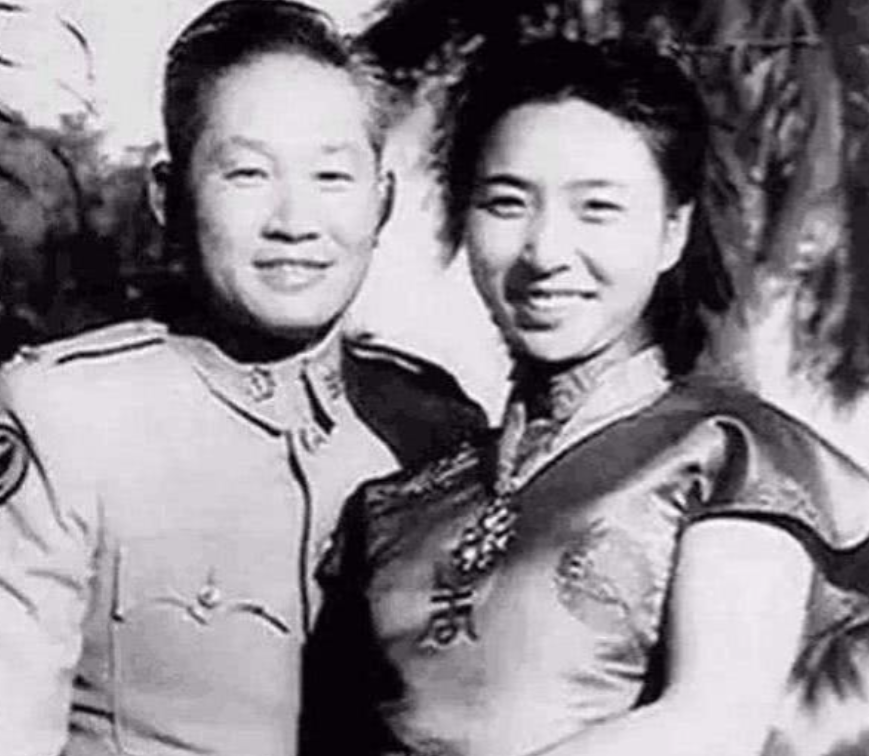 1951年，孙立人脱了衣服上床睡觉，习惯性地搂住老婆，却发现手感不对劲，他一怔，