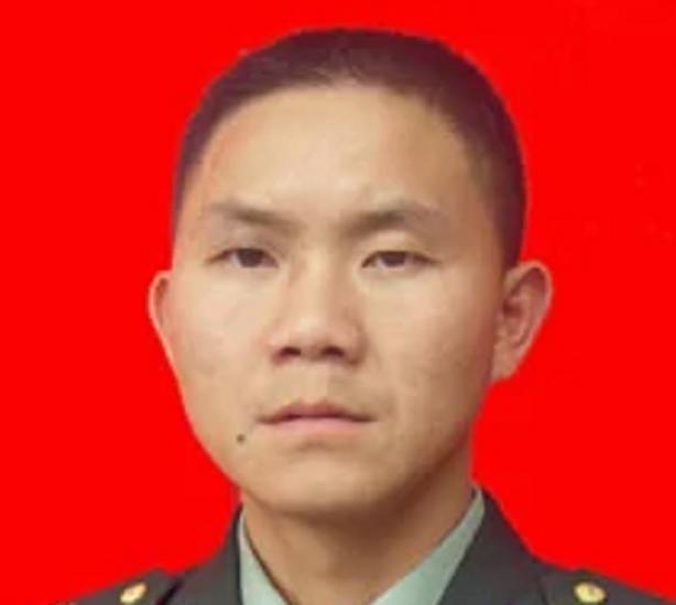 2001年2月11日，从成都开往武昌的K148次列车上，76名穿着打扮像农民工一