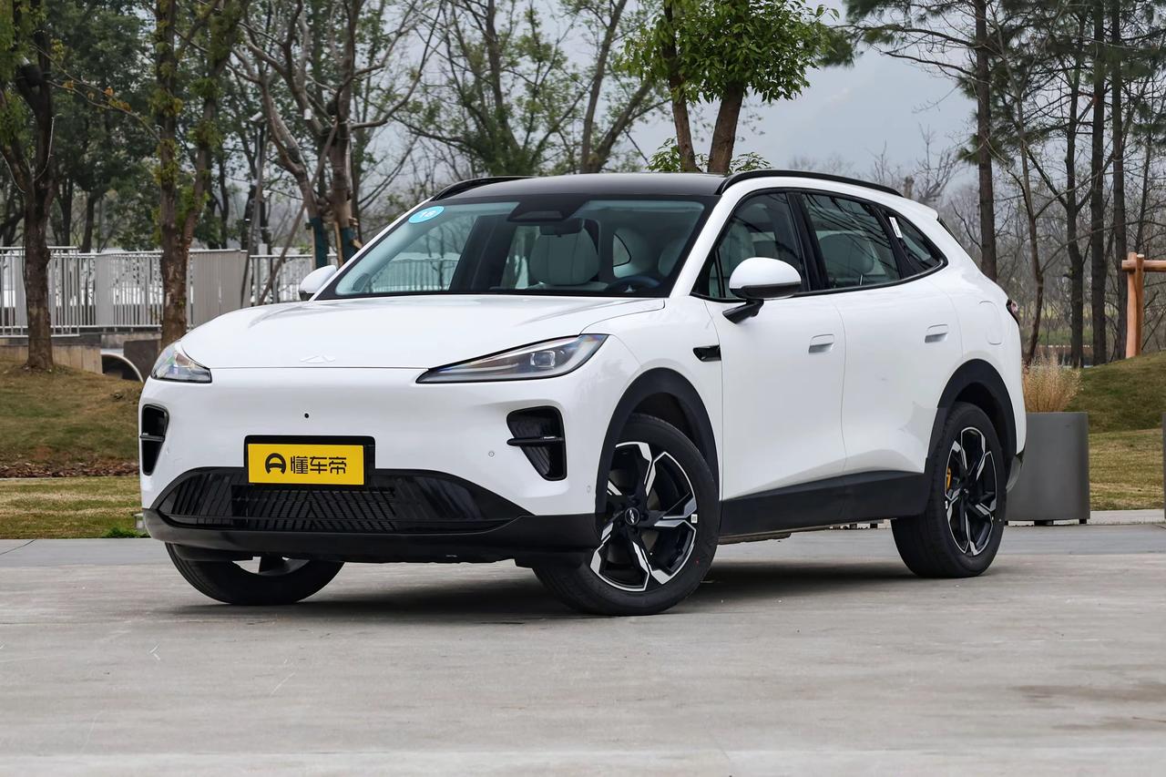 刚上市的奇瑞风云T9L，到底值不值得买？今天用大白话跟你说清楚。定位中型混动