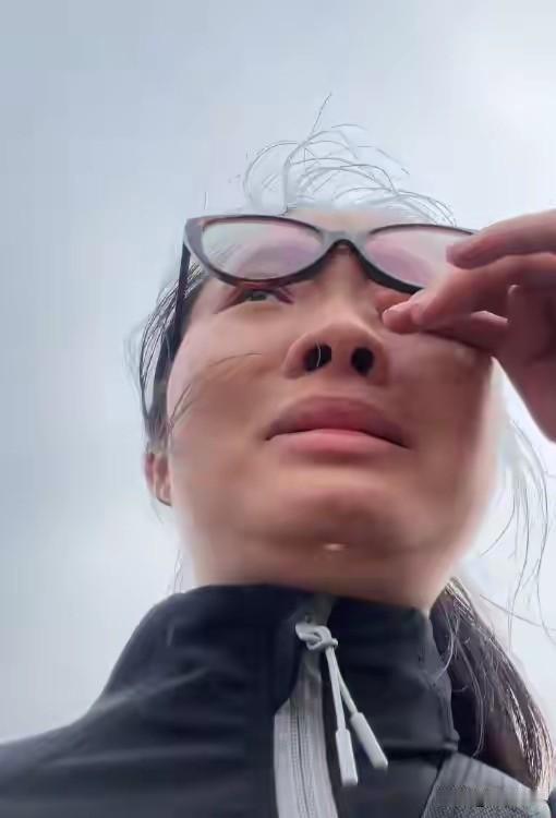 襄阳“割四赔五”火爆了！不但遭到舆论压力，当地人爆料称现在老人在马路上拦收割机帮