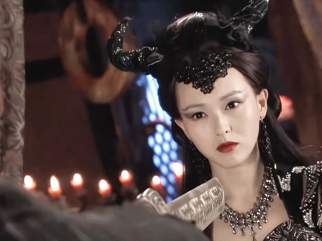 我嘞个，唐嫣好绝的脸蛋，魔女宁珂太好看了唐嫣演技太好了，眼神逐渐变化无泪到慢慢含