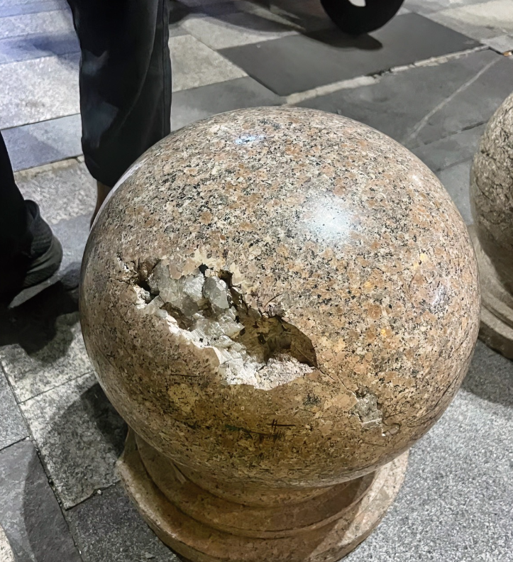 上海这么豪横嘛，水晶石墩