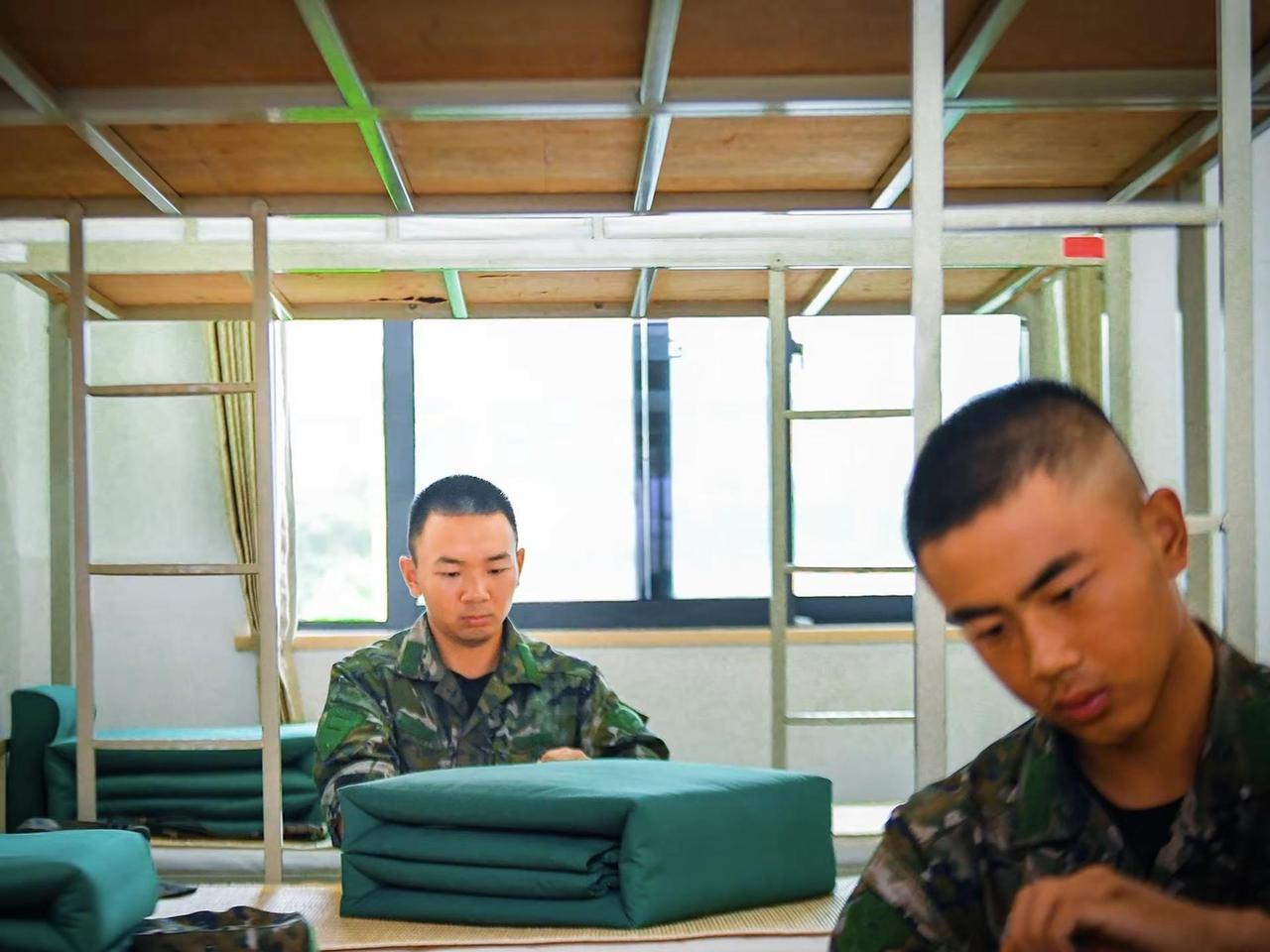 六月高考不努力，九月部队做兄弟高考部队