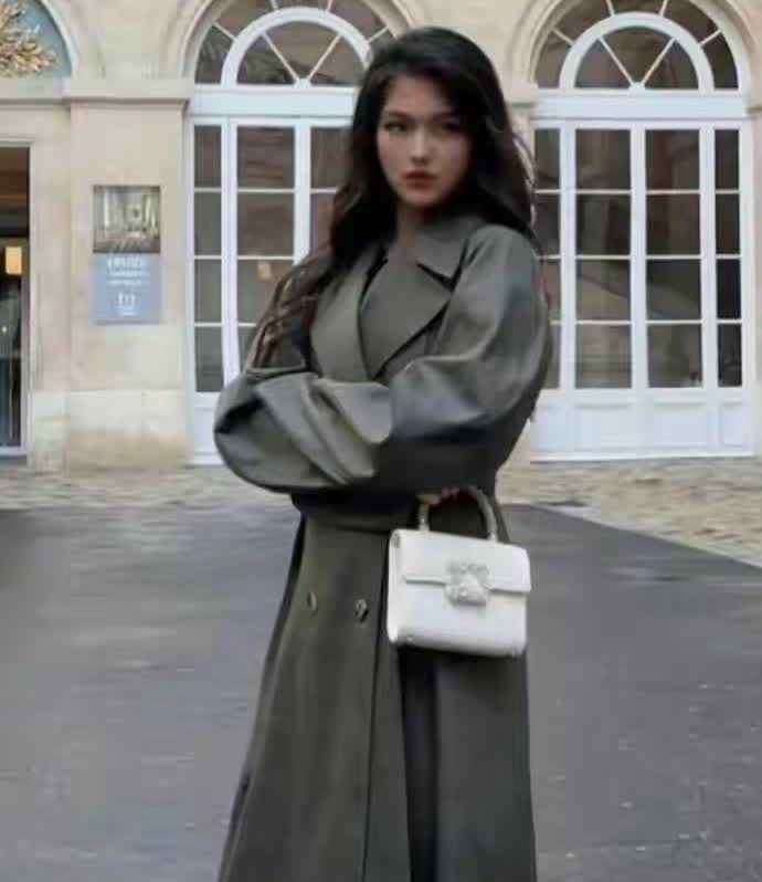大伙儿都来瞧瞧，李湘的女儿王诗龄，她闺女大部分的容貌都像了爸爸，没办法，倒是大眉