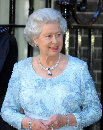 女王没有离婚，却把自己的小家，搞得四分五裂。伊丽莎白二世不喜欢梅根这个黑人孙媳