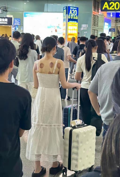 就这么穿，天天背着罐也没用​​​