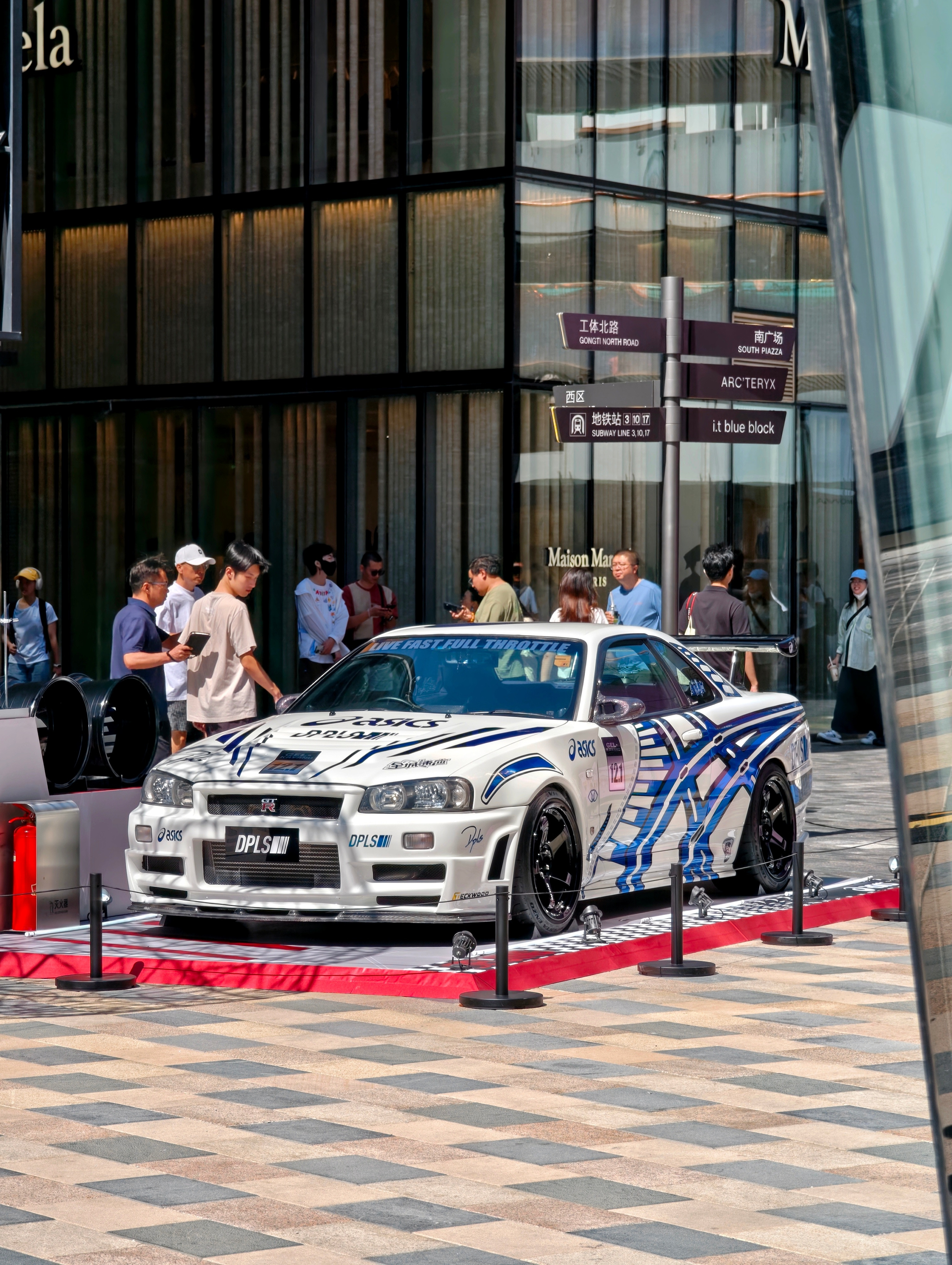 来三里屯又遇到一台R34​​​
