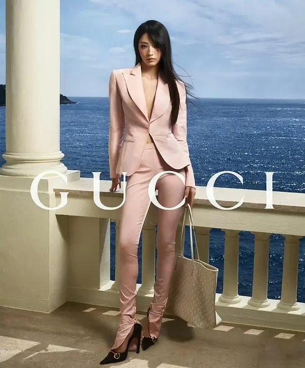 网友偶遇素颜田曦薇田曦薇GUCCI造型怎么还不如素颜？时尚表现力不行怎么上五大啊
