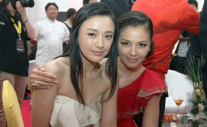 年轻时的秦岚与刘涛​​​