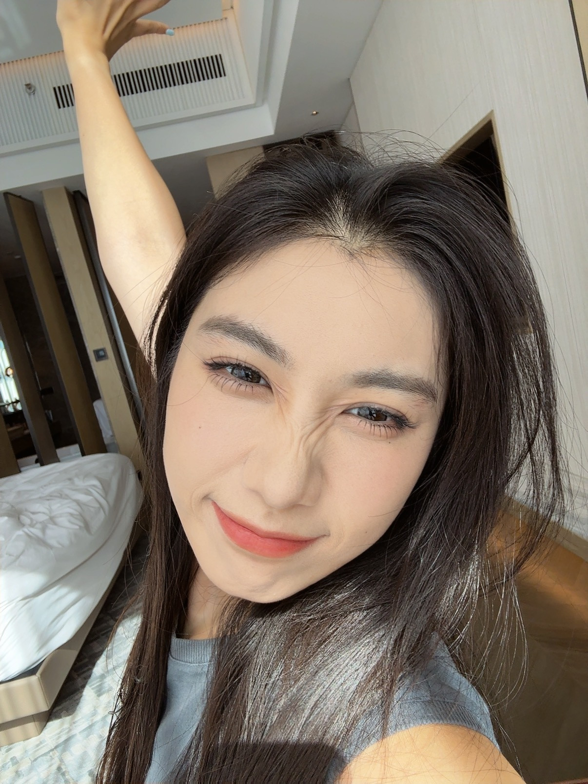 早上好大家早上好自己这个点我已经是全妆了早安卷妹的日常​​