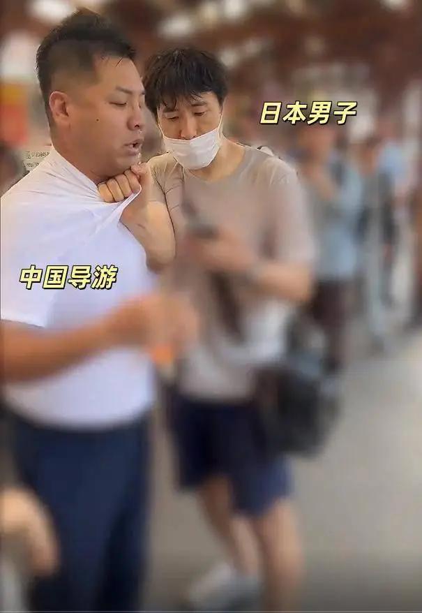 9月6日，一个中国旅游团在日本镰仓江之岛车站等车时，一个日本人突然无缘无故地用手