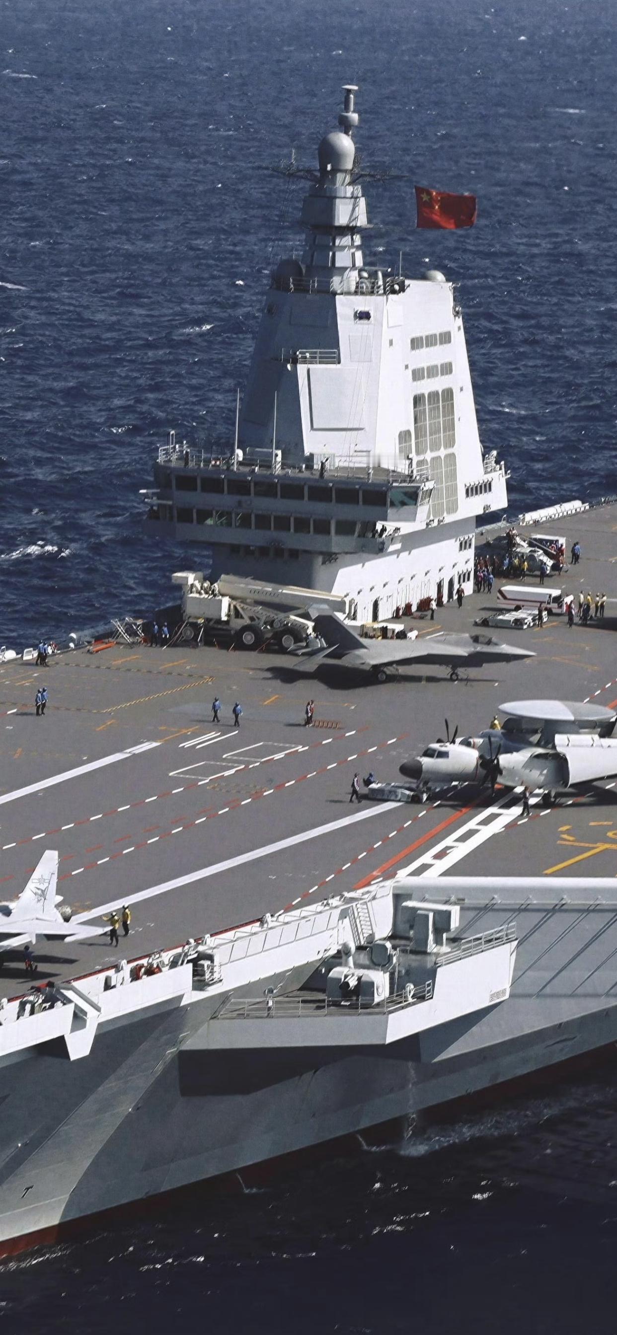 福建舰特写照片