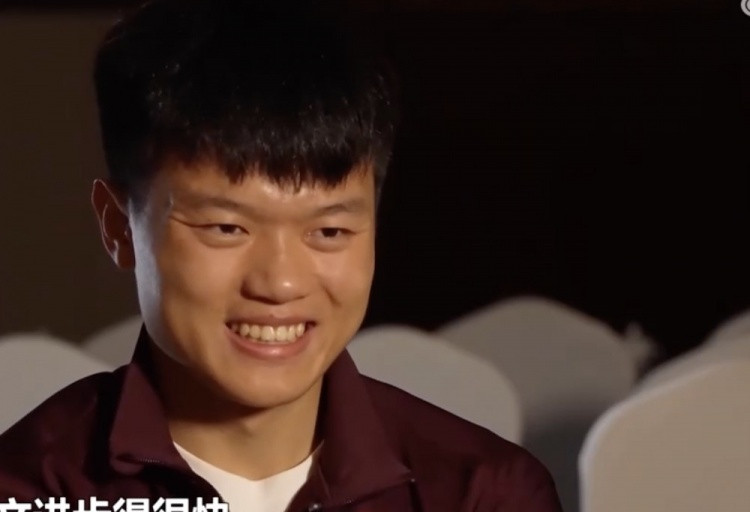 杨希: 非常感谢邵佳一;中文进步快是每天都和队友们聊天